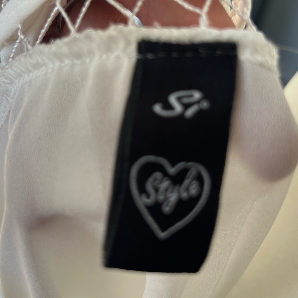Chic White Women's Blouse with Crochet Detail - Picture 3 of 3